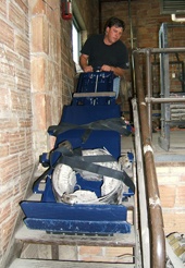 Una M-1 en una escalera